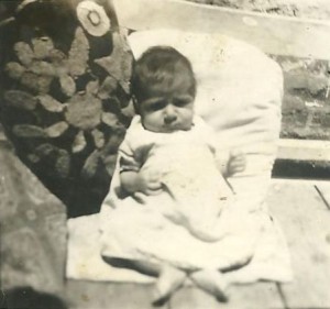 1940_Esther Baby2